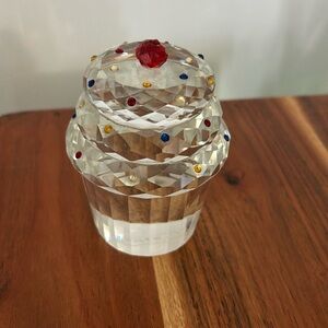 Simon Designs Crystal Cupcake multicolor-sprinkles cherry Paperweight decor NWOT